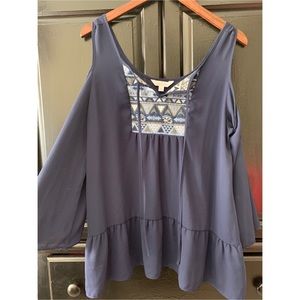 Cold-Shoulder patterned peplum top